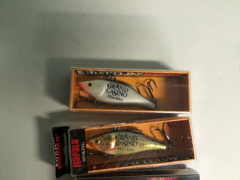 lot 41 image: 4 FISHING LURES IN BOX RATTLIN RAPALA SHAD RAP GRAND CASINO