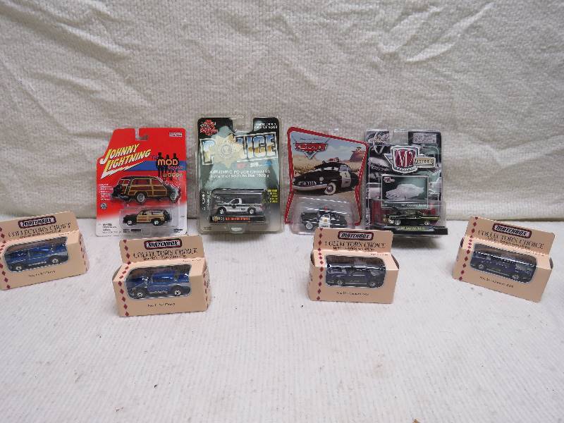 lot 8 image: Collectible Cars