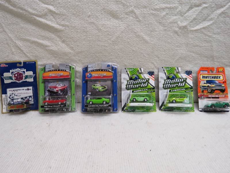 lot 9 image: Collectible cars