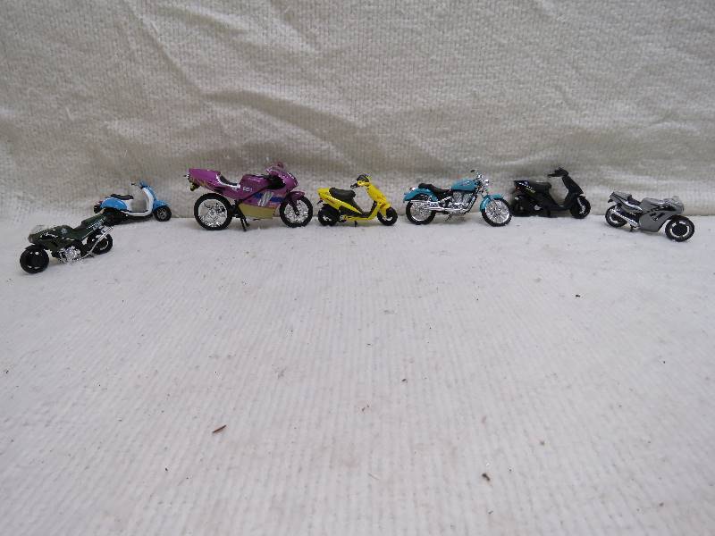 lot 12 image: Collectible Motorcycles and Scooters