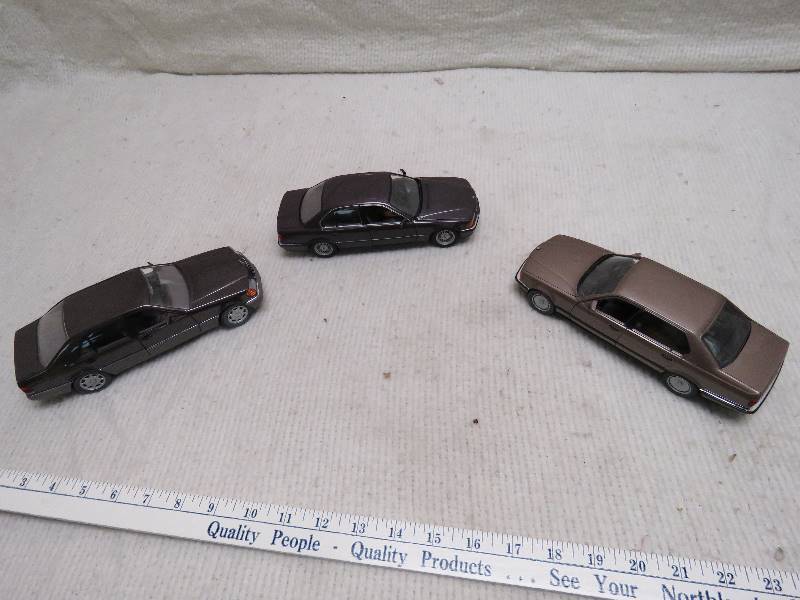 lot 13 image: Collectible Cars