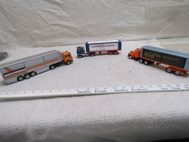 lot 14 image: Vintage Semis and Trailers