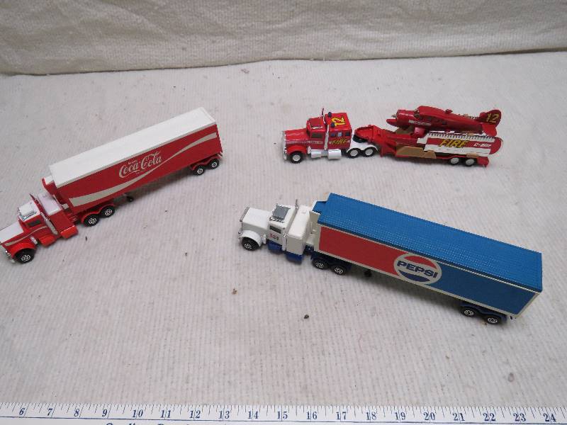 lot 18 image: Collectible Matchbox Semis
