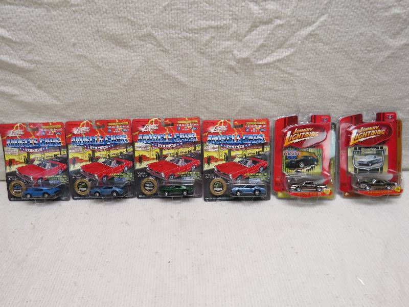 lot 22 image: Johnny Lightning Collectibles