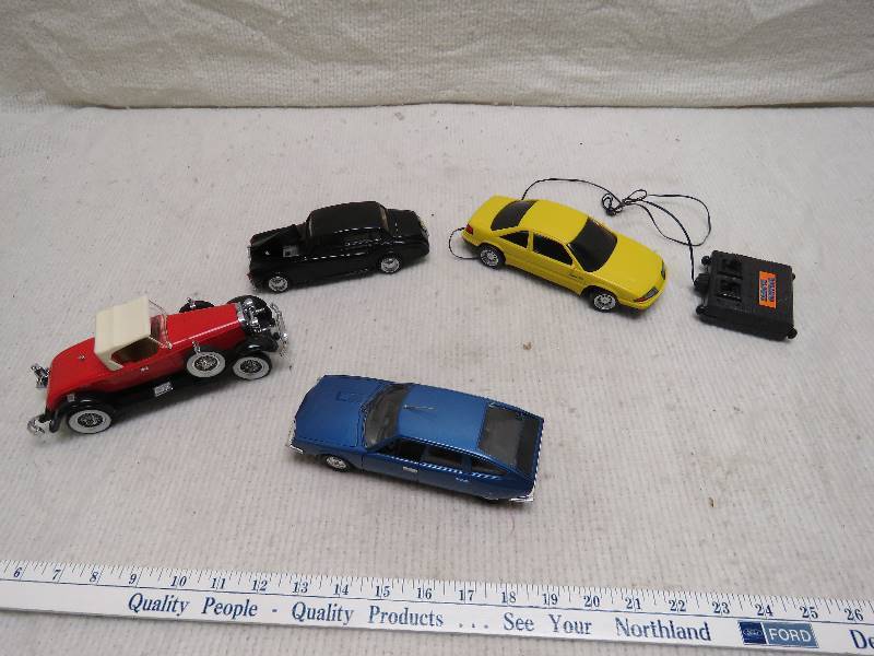 lot 25 image: Collectible Cars