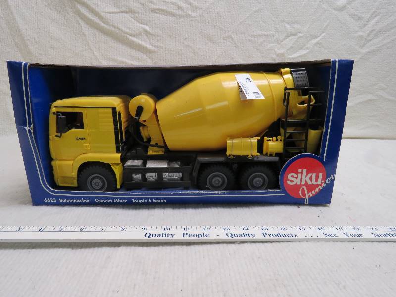 lot 30 image: Siku Junior Collectible