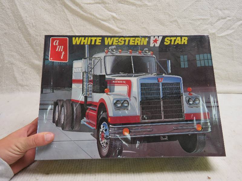 lot 31 image: Vintage Model Kit