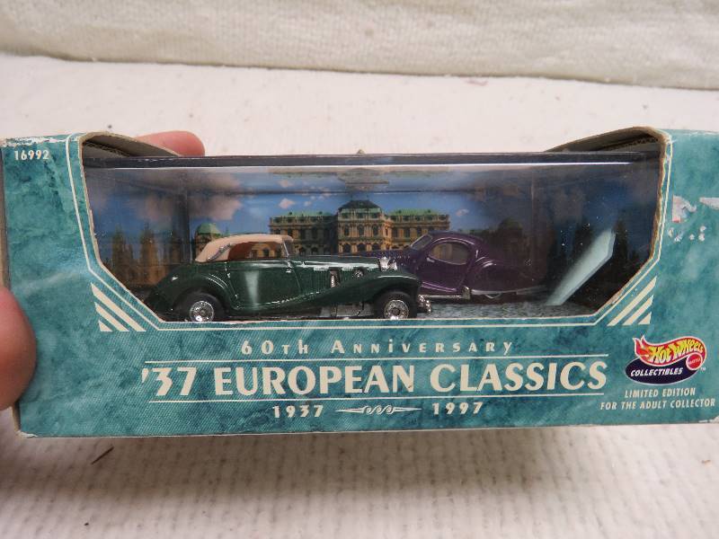 lot 40 image: HotWheels Collectibles