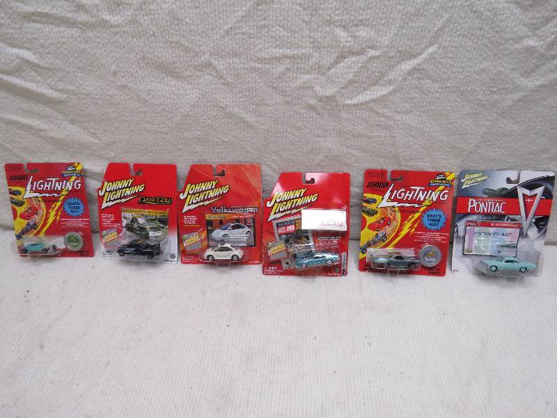 lot 45 image: Johnny Lightning Collectibles