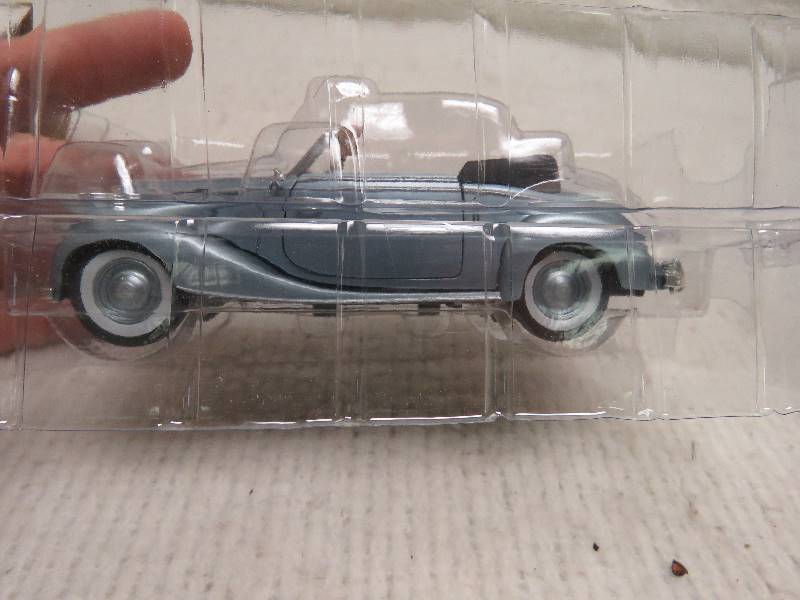 lot 53 image: Collectible Mercedes Benz