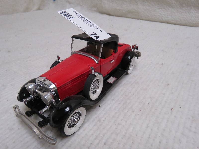 lot 74 image: Collectible Car