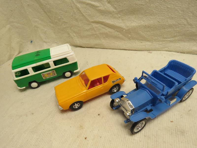 lot 78 image: Vintage Plastic Cars