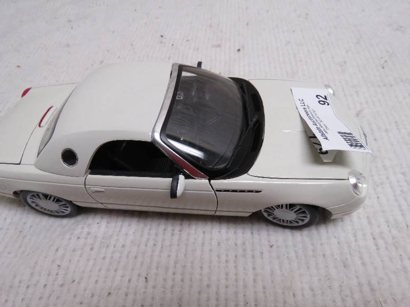 lot 92 image: Collectible Maisto Thunderbird