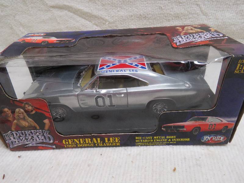 lot 100 image: Collectible General Lee