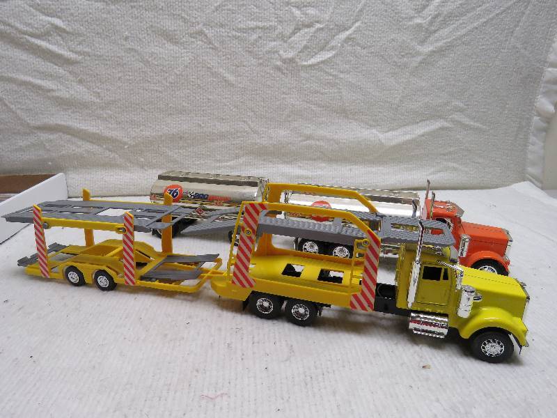 lot 116 image: Collectible Semis and Matching Trailers