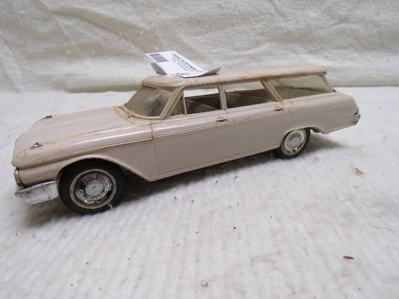 lot 144 image: Vintage Station Wagon Collectible
