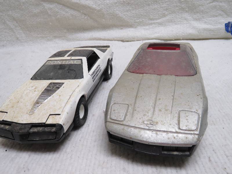 lot 165 image: Collectible Ertl Cars