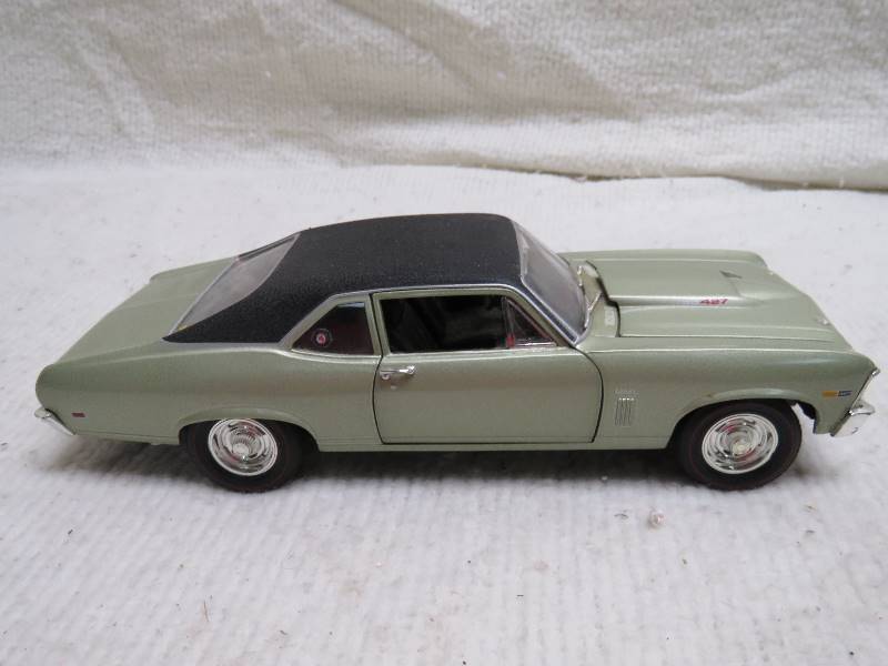 lot 166 image: Collectible Ertl Car