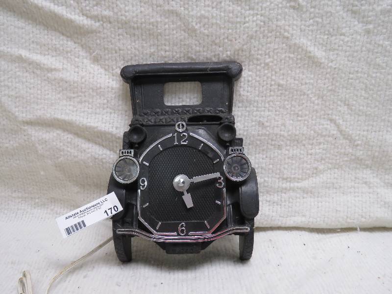 lot 170 image: Vintage Car Clock