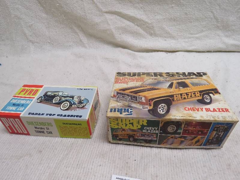 lot 171 image: Vintage Model Kits