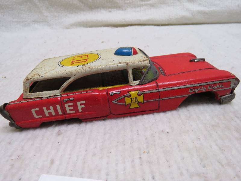 lot 184 image: Vintage Fire Chief Car