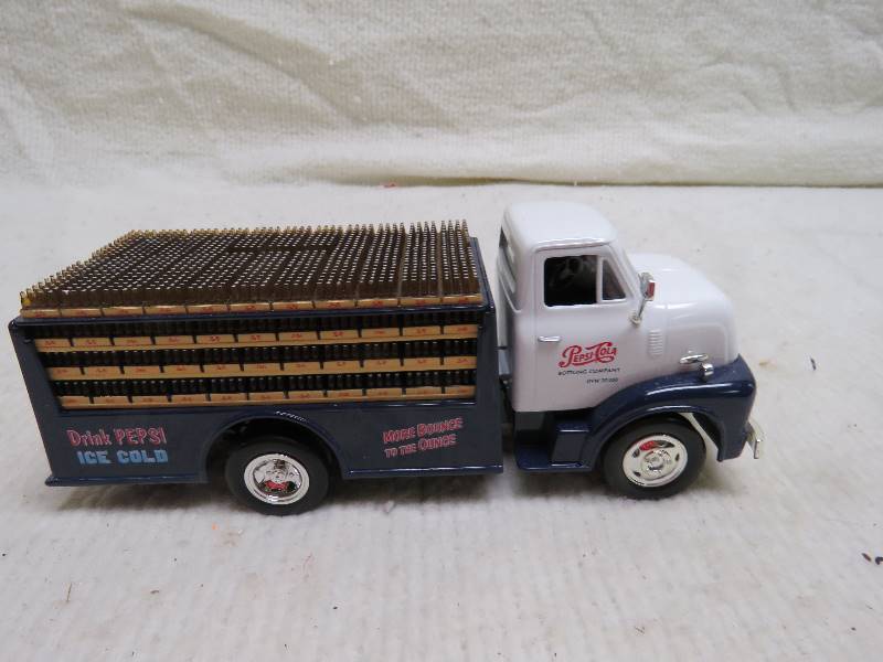 lot 188 image: Vintage Pepsi-Cola Truck