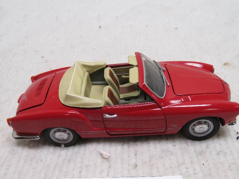 lot 195 image: Collectible car