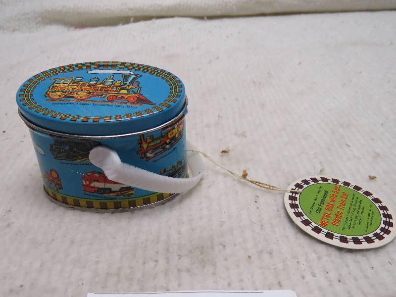 lot 207 image: Vintage train set