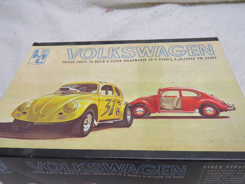 lot 210 image: Collectible Model kit
