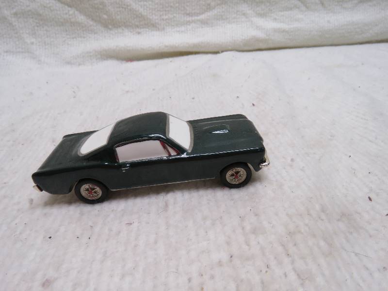 lot 224 image: Department 56 Collectible