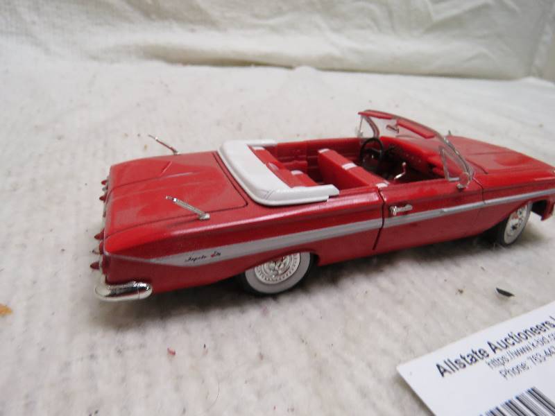 lot 225 image: Collectible Signiture car