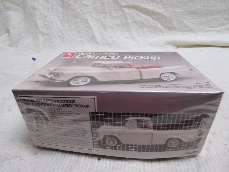 lot 242 image: Collectible model kit