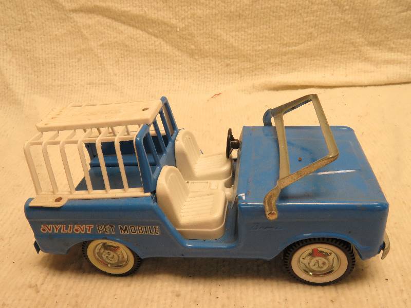 lot 265 image: Vintage Pickup
