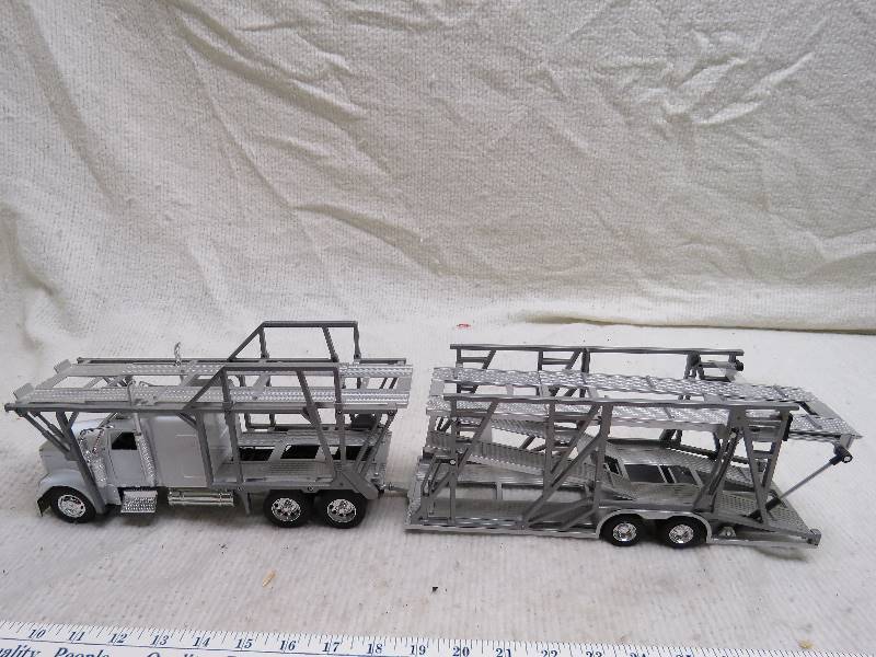 lot 267 image: Collectible Car Hauler