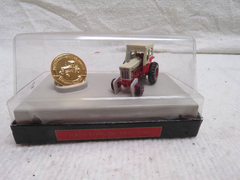 lot 268 image: Collectible Tractor