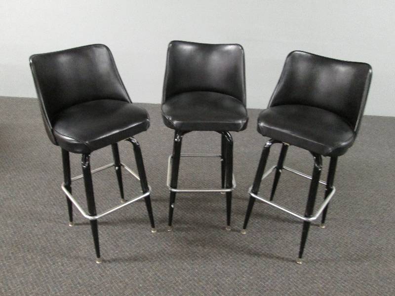 lot 70 image: Bar  Restaurant High Top Stools