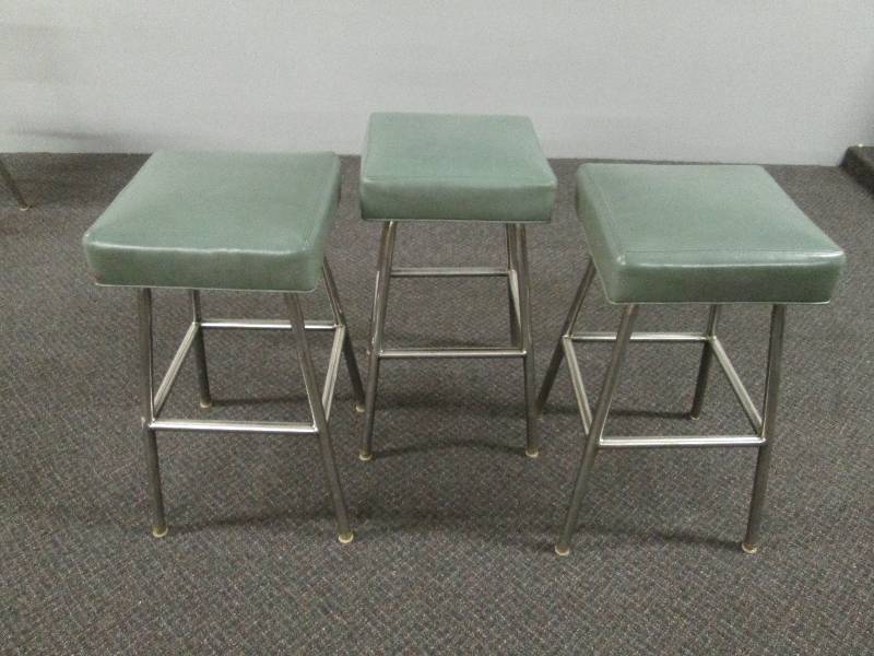 lot 76 image: 60S Retro Bar Stool