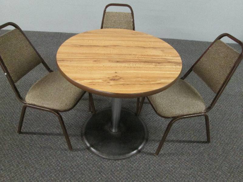 lot 86 image: Medium Bar  Restaurant table