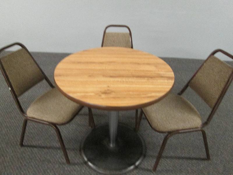 lot 87 image: Medium Bar  Restaurant table