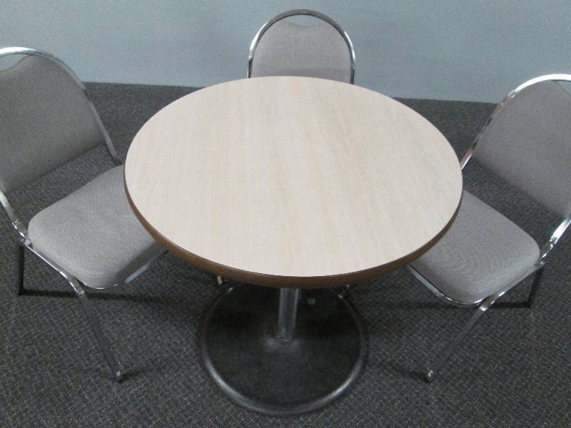 lot 112 image: Medium Bar  Restaurant table