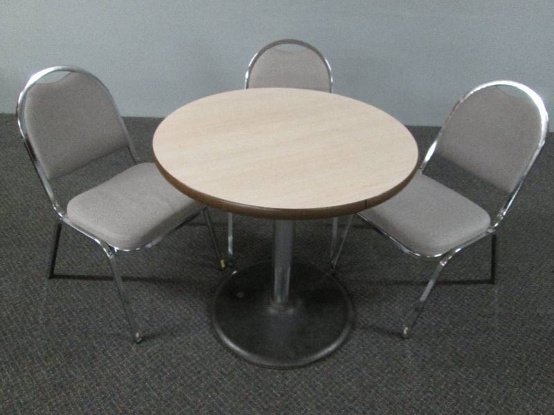 lot 113 image: Medium Bar  Restaurant table