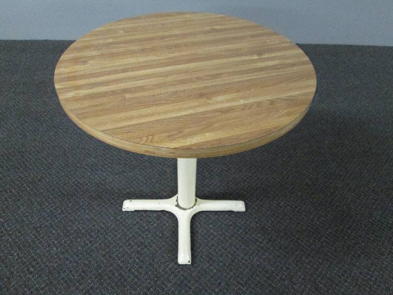 lot 124 image: Medium Bar  Restaurant table