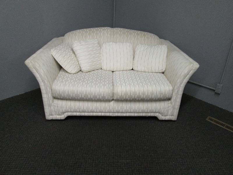 lot 133 image: White Love Seat