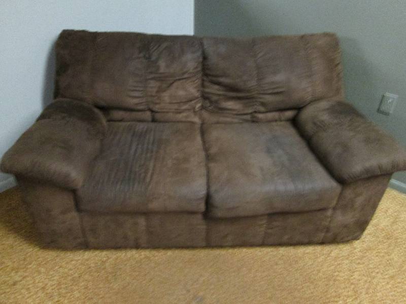 lot 136 image: Brown Love Seat