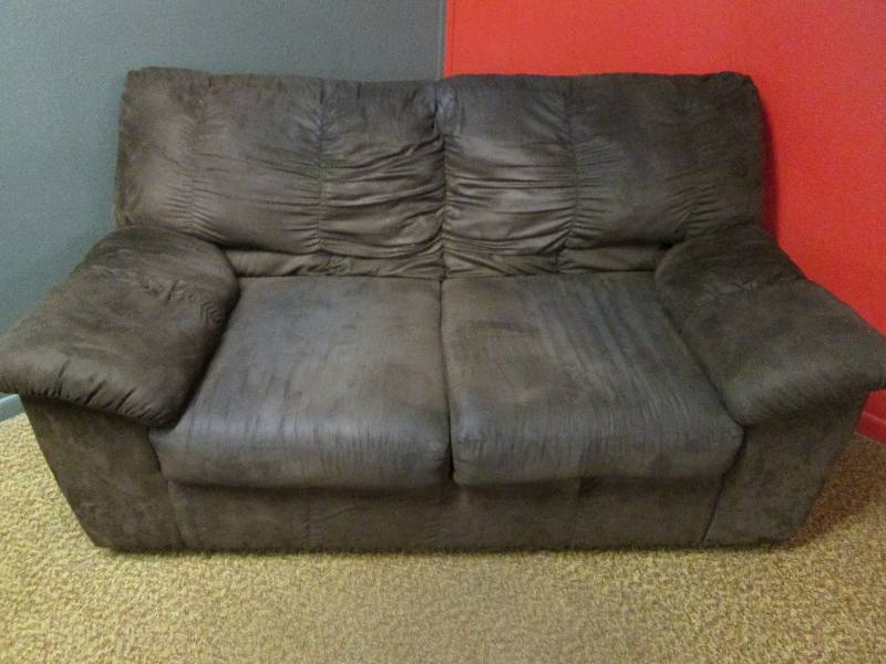 lot 137 image: Brown Love Seat