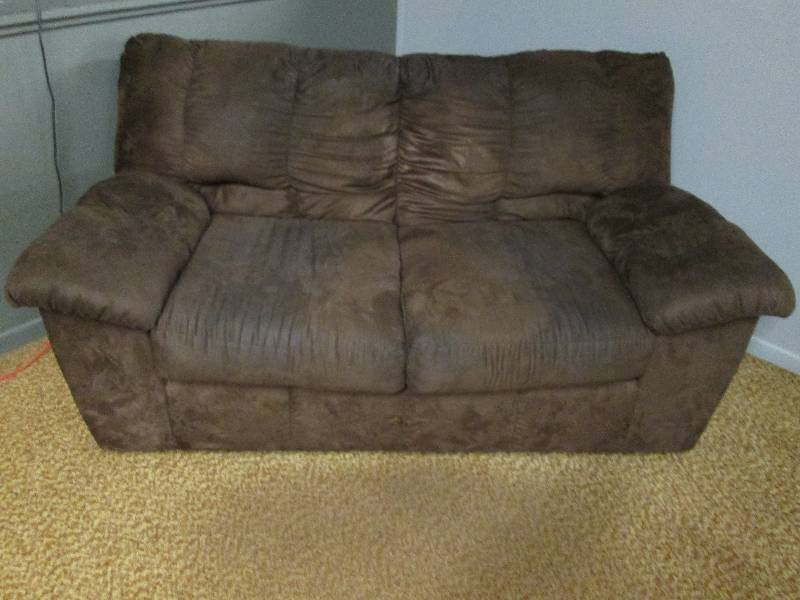 lot 139 image: Brown Love Seat