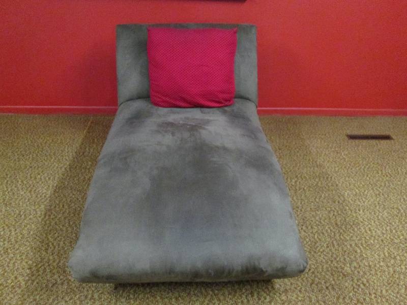 lot 140 image: Brown Chase Lounge