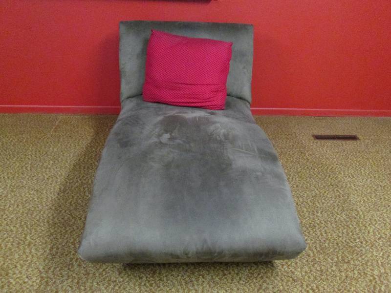 lot 141 image: Brown Chase Lounge