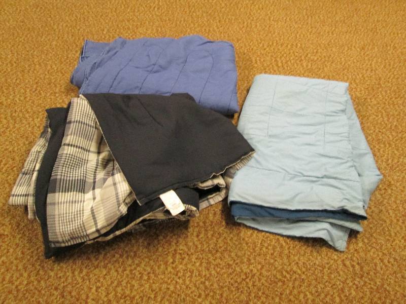 lot 146 image: 3 Comforters