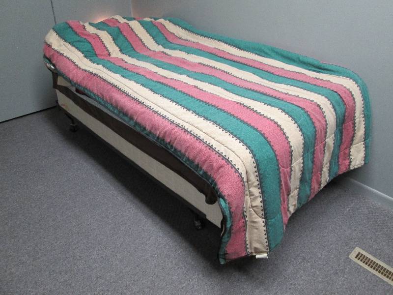 lot 152 image: Twin Size Bed